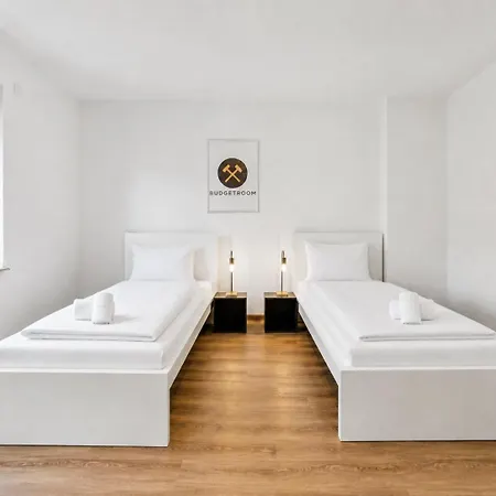 Geraeumiges Mit Balkon 아파트 *
