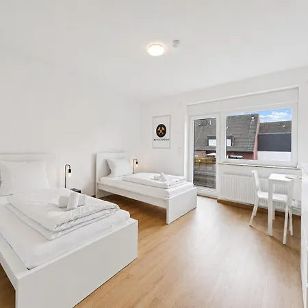 Geraeumiges Mit Balkon 아파트 *