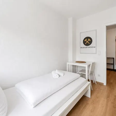 아파트 Geraeumiges Mit Balkon *